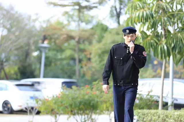 無盲區(qū)、長續(xù)航｜公專融合對講機如何提升酒店服務(wù)效率？